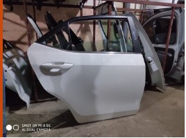 Toyota Corolla 2017 sağ arka kapı düz beyaz